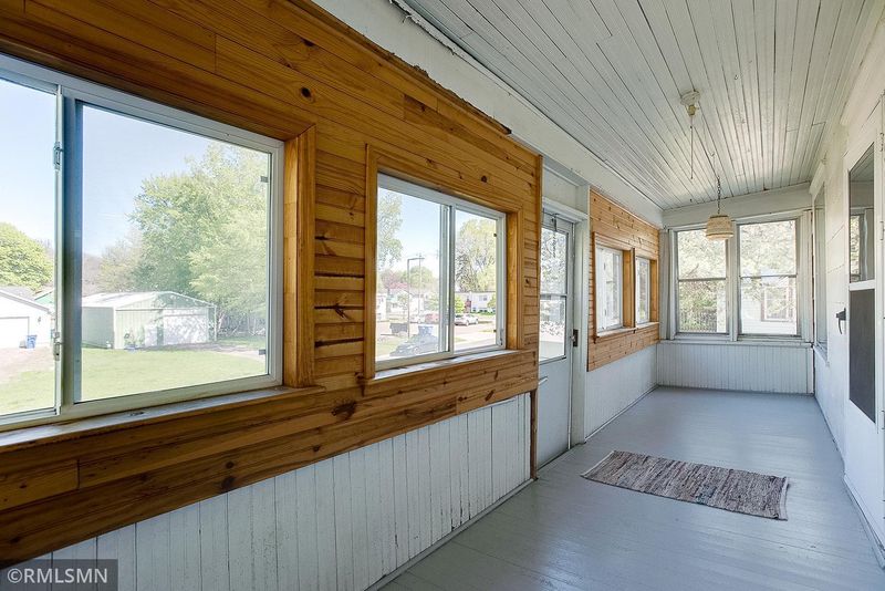 863 Bidwell St, West Saint Paul, MN 55118