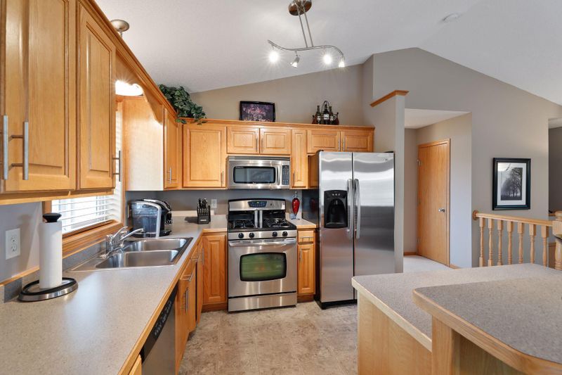 38556 Henna Ct, North Branch, MN 55056