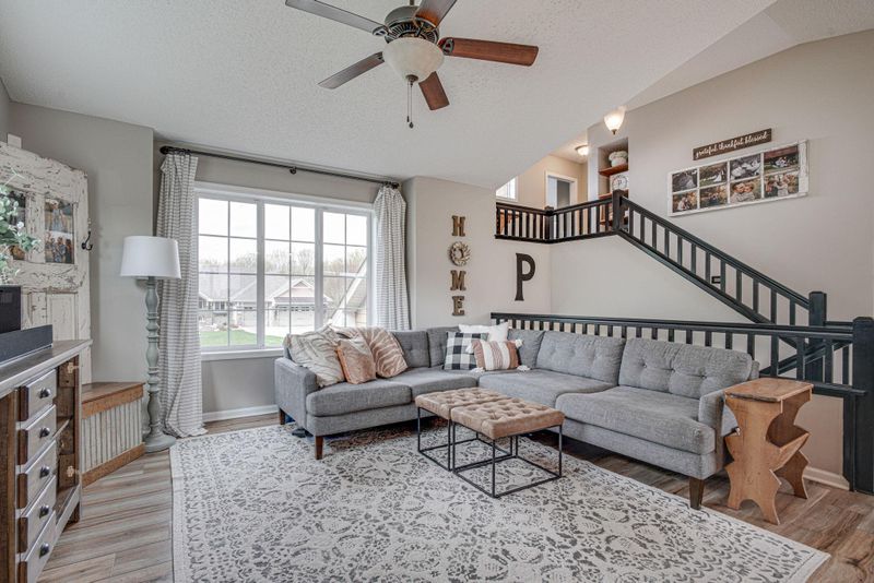 2113 Valley Creek Ln, Shakopee, MN 55379