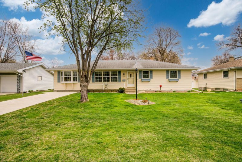 1033 Atwood St S, Shakopee, MN 55379