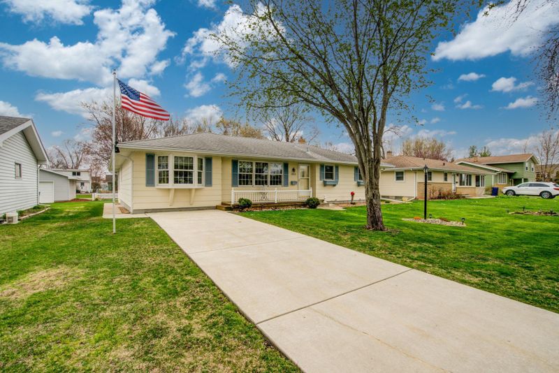 1033 Atwood St S, Shakopee, MN 55379