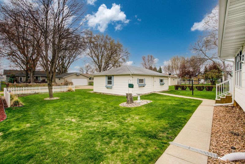1033 Atwood St S, Shakopee, MN 55379