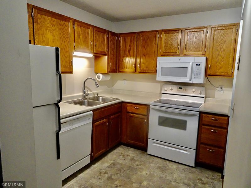 1800 Riverwood Dr #124, Burnsville, MN 55337