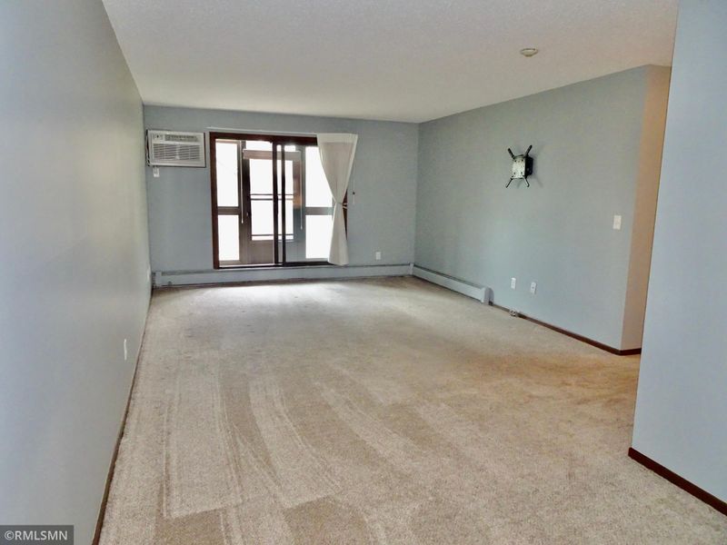 1800 Riverwood Dr #124, Burnsville, MN 55337