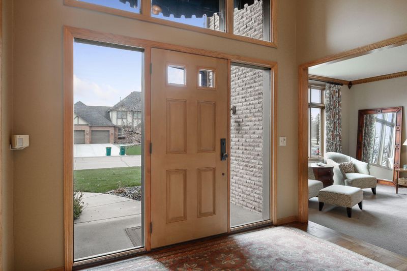 265 Meadowood Ln, Vadnais Heights, MN 55127