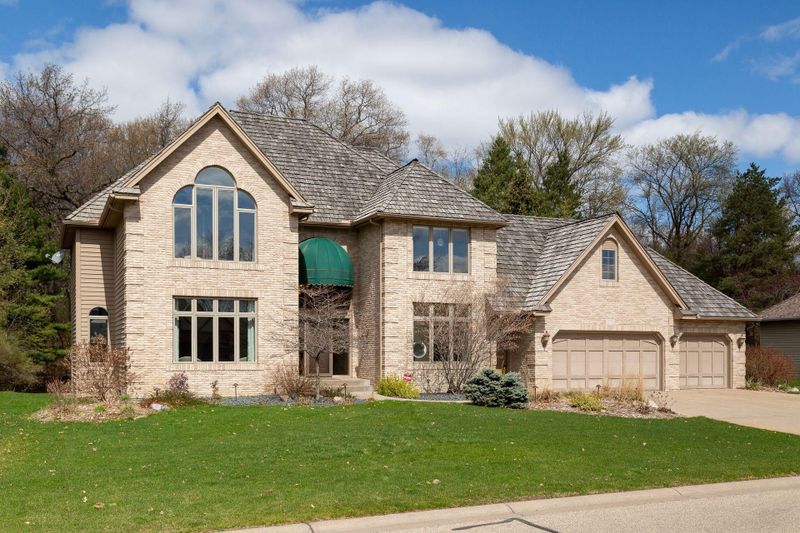 265 Meadowood Ln, Vadnais Heights, MN 55127