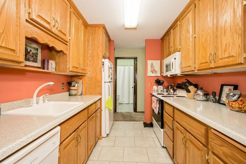175 County Road B2 E #319, Little Canada, MN 55117