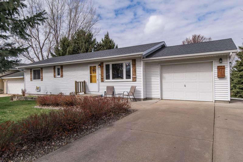 417 11th Ave NW, Byron, MN 55920