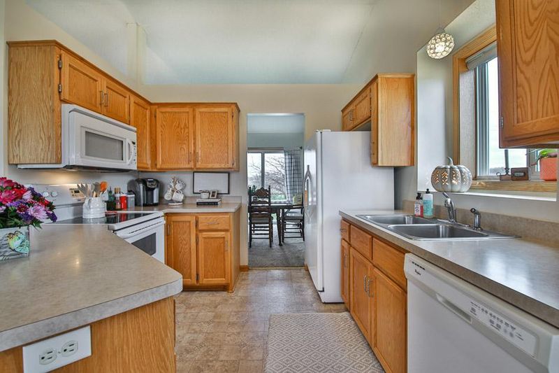 435 Garden Dr, Delano, MN 55328