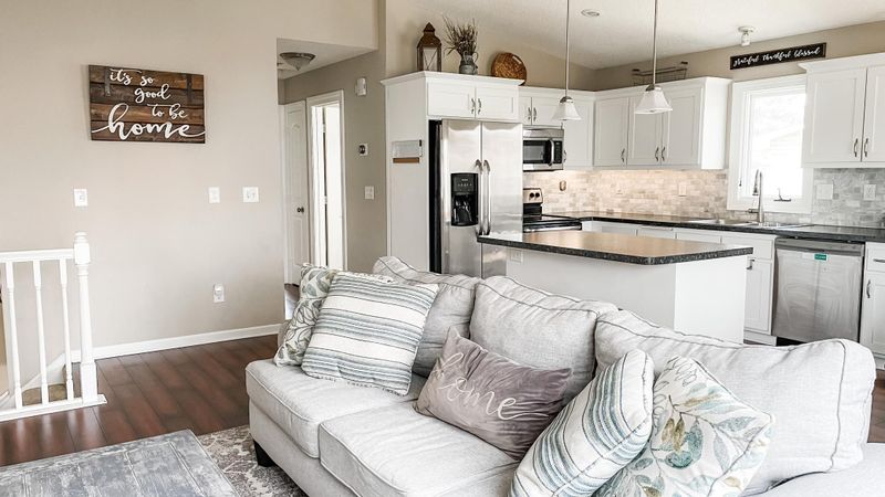 8914 Annapolis Ln N, Maple Grove, MN 55369