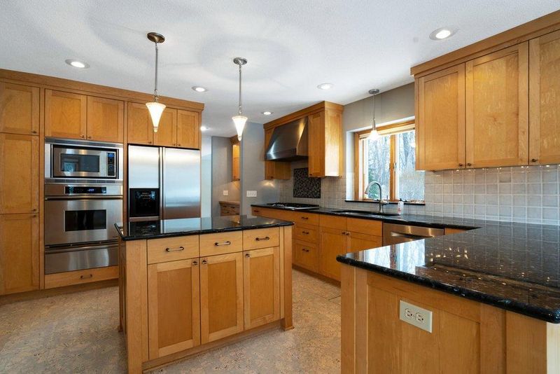 2249 Ferris Ln, Roseville, MN 55113