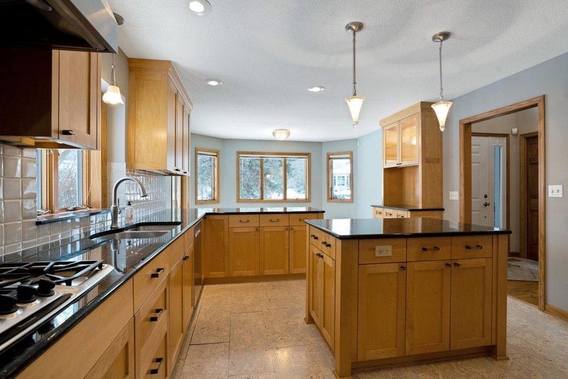 2249 Ferris Ln, Roseville, MN 55113