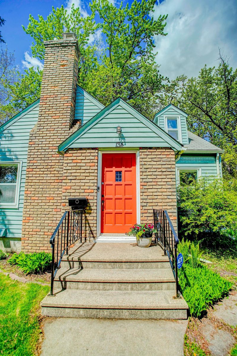 134 5th Ave N, Hopkins, MN 55343
