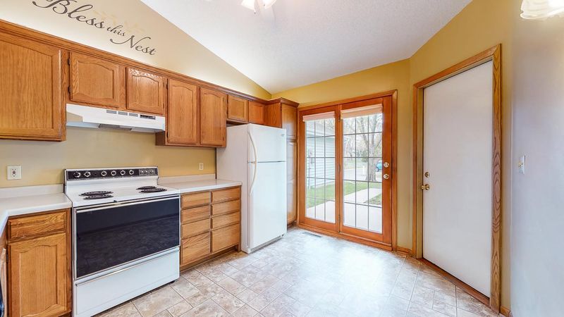 2329 Valleyhigh Dr NW, Rochester, MN 55901