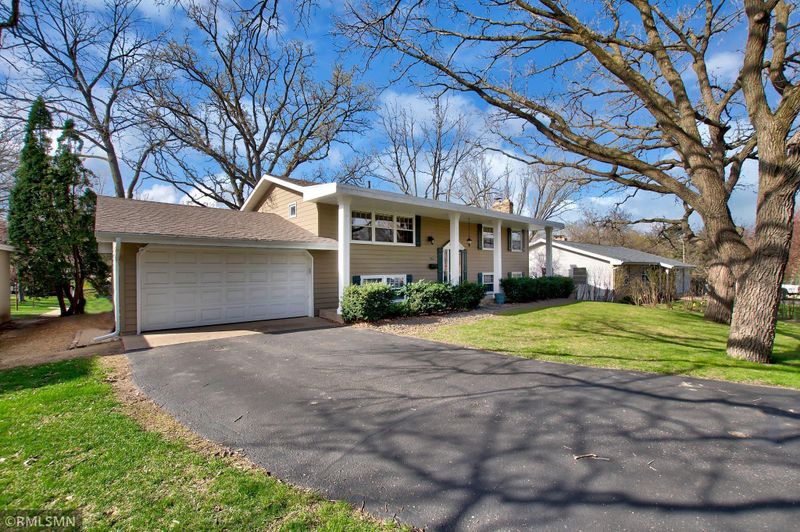 250 Sylvan Ln NE, Fridley, MN 55432