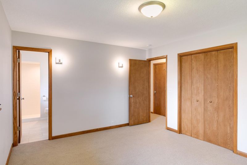 7200 Trillium Ln, Edina, MN 55435