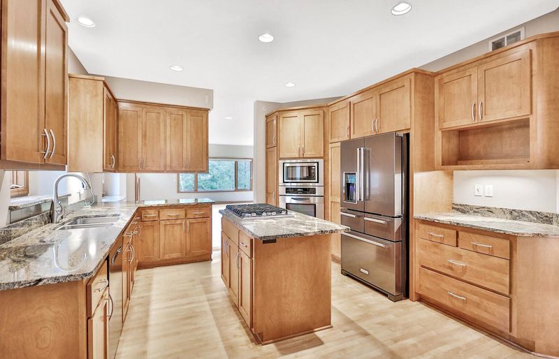 11370 Clarion Way, Minnetonka, MN 55343