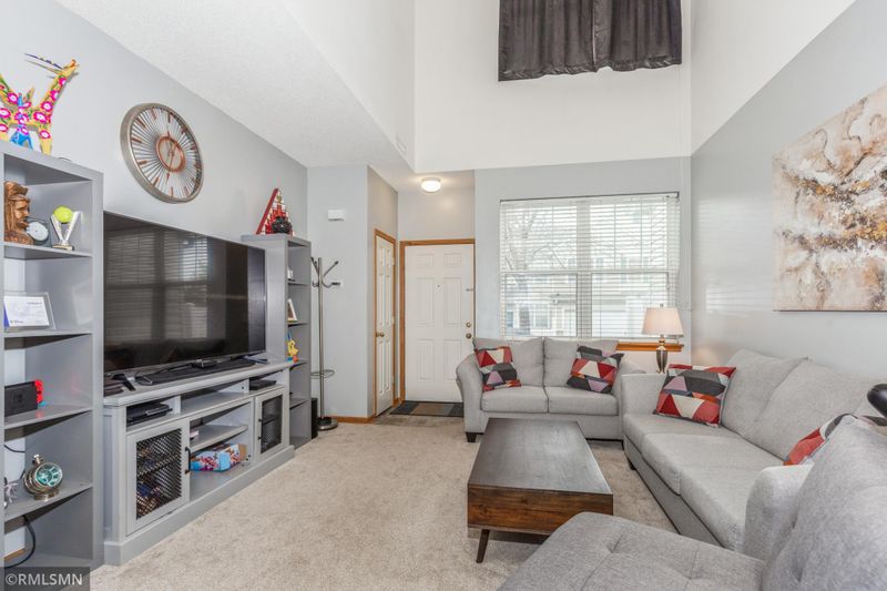 942 Princeton Ave, Shakopee, MN 55379