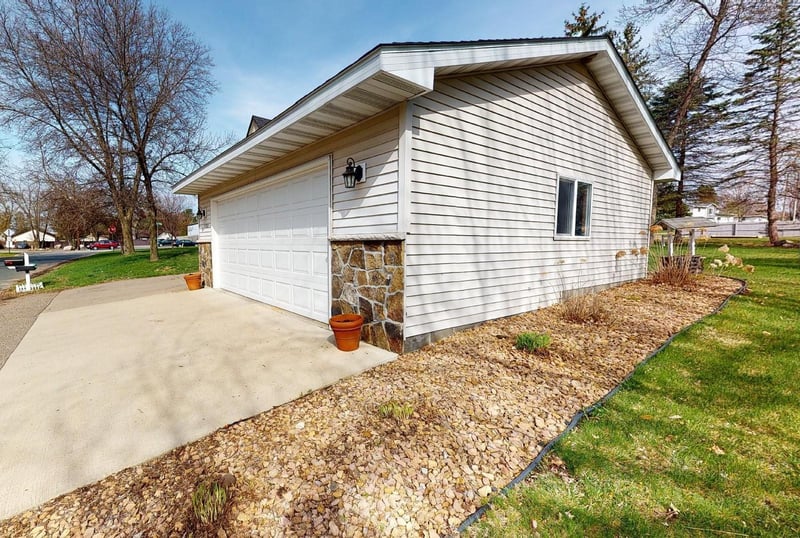 11262 Crow River Dr NE, Hanover, MN 55341