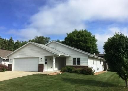22 Townhouse Rd, Morris, MN 56267