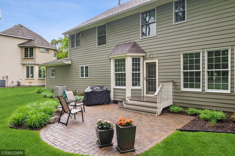 5940 Parkwood Dr, Shoreview, MN 55126