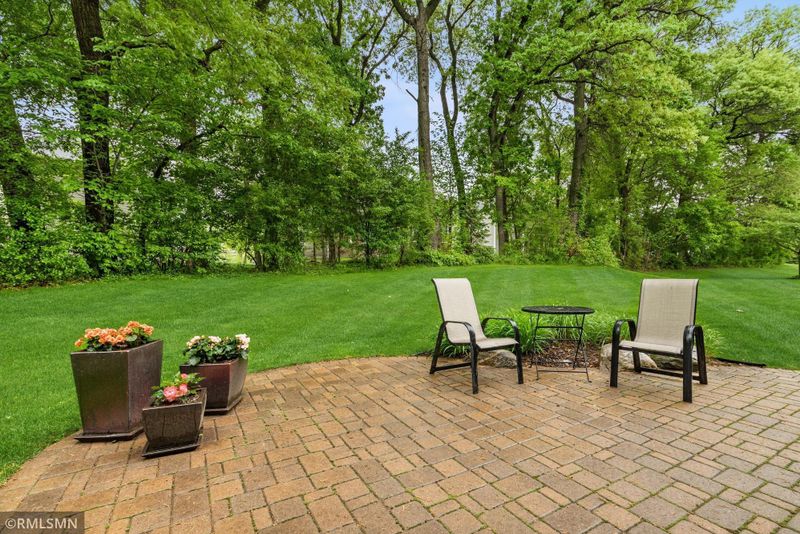 5940 Parkwood Dr, Shoreview, MN 55126