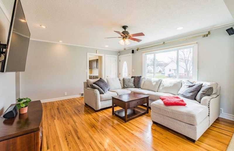 1711 Rose Ave E, Saint Paul, MN 55106