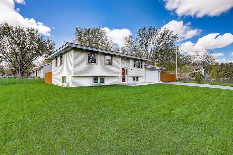 402 113th Ave NE, Blaine, MN 55434