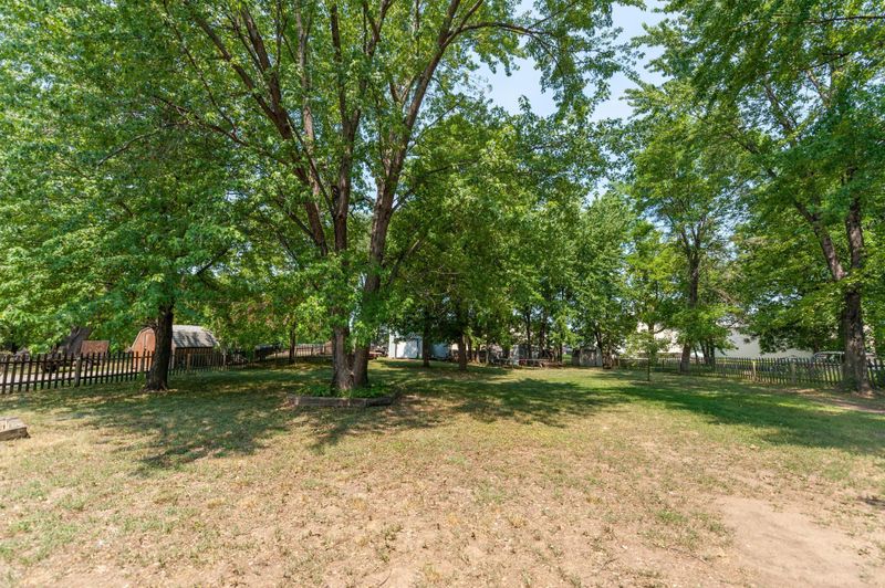 240 Harrison St W, Annandale, MN 55302