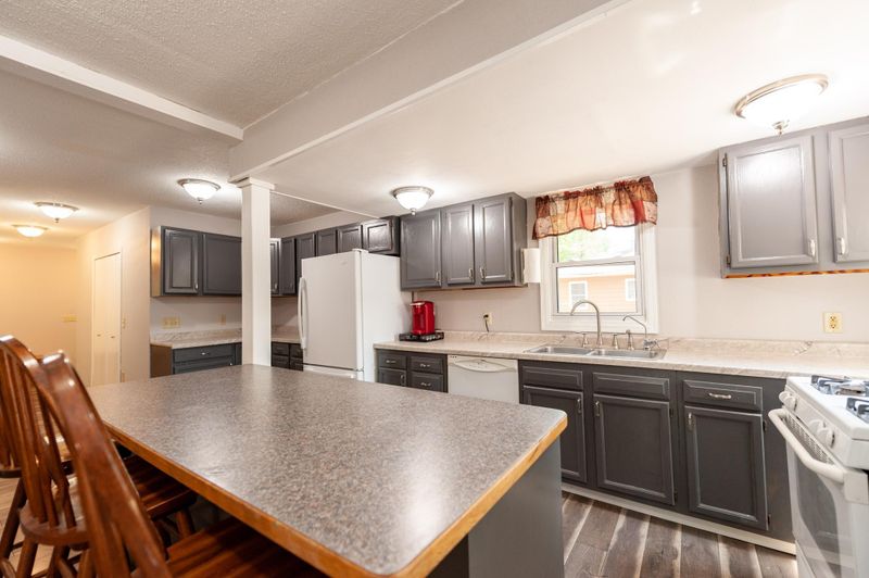 240 Harrison St W, Annandale, MN 55302