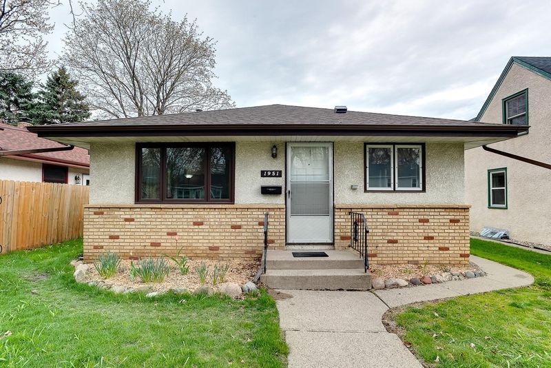 1951 Malvern St, Lauderdale, MN 55113