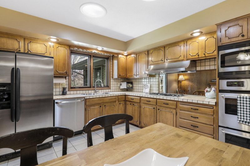 11008 Schoolcraft Rd, Burnsville, MN 55337