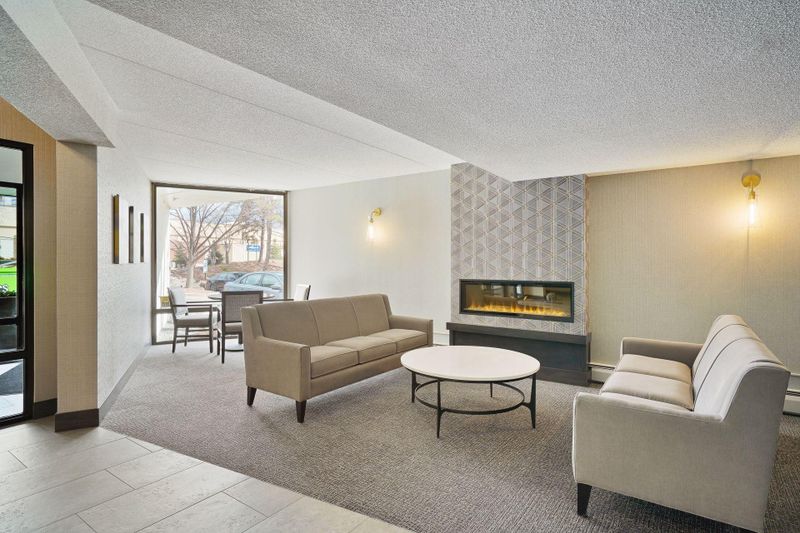 7220 York Ave S #414, Edina, MN 55435