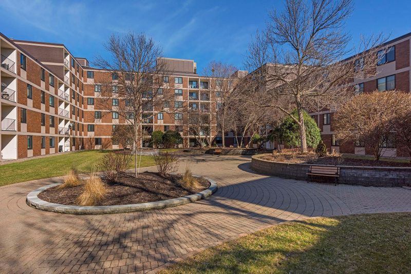 7220 York Ave S #414, Edina, MN 55435