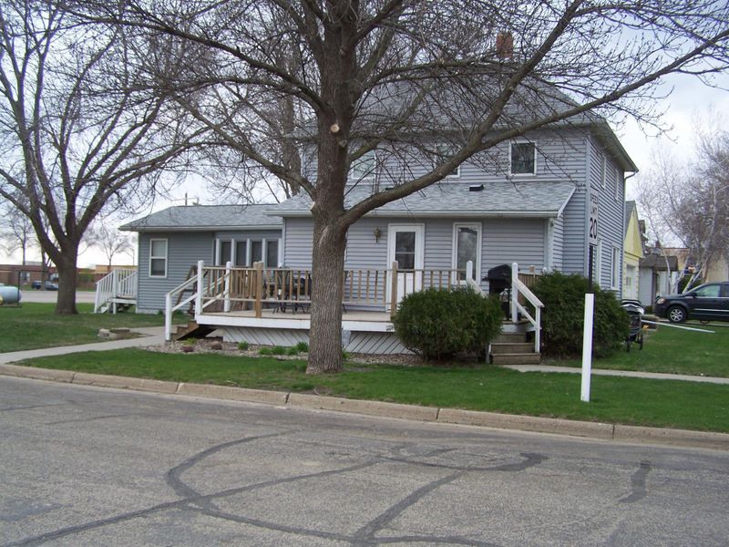 1163 Dewey St, Wabasso, MN 56293