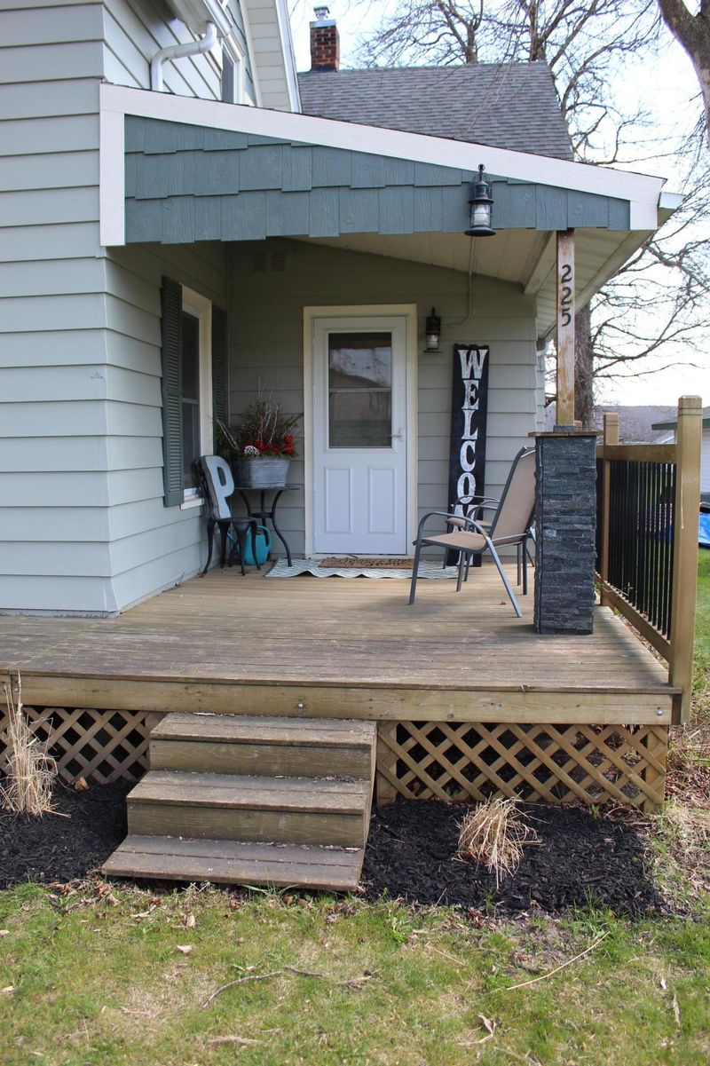 225 2nd Ave SE, Plainview, MN 55964