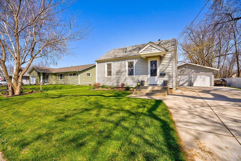 918 2nd St SW, Faribault, MN 55021