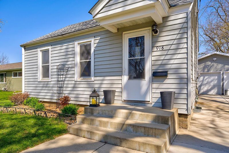 918 2nd St SW, Faribault, MN 55021