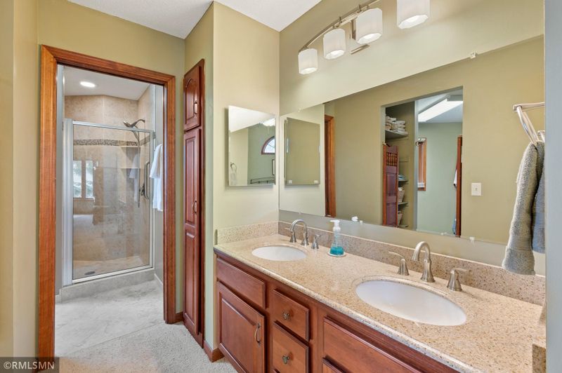 1854 Woodstone Dr, Victoria, MN 55386