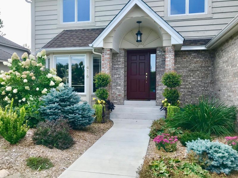 416 Oak Creek Cir, Vadnais Heights, MN 55127