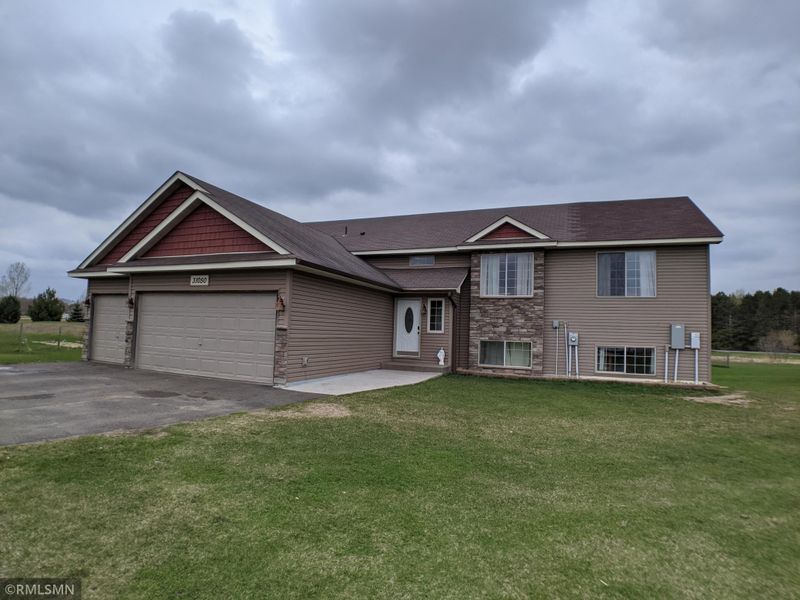 31050 Vickers Dr NE, Cambridge, MN 55008
