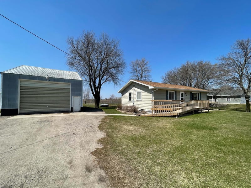 168 West St, Saint Martin, MN 56376