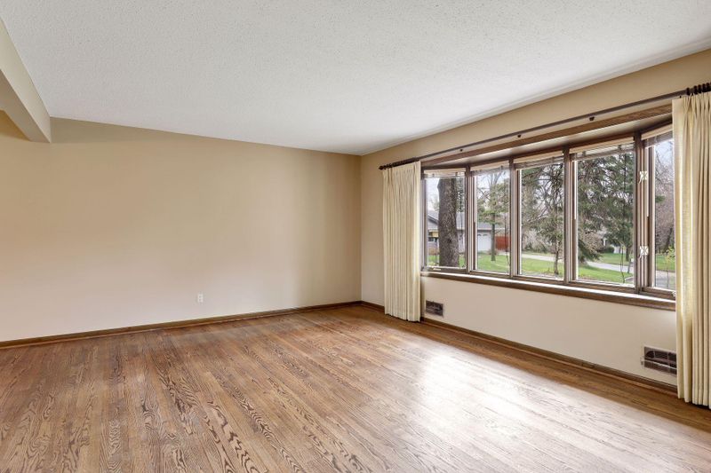 4292 Brigadoon Dr, Shoreview, MN 55126