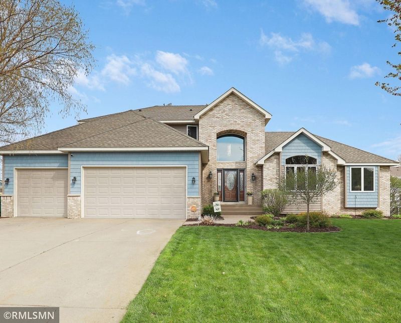 1203 Prestwick Ter, Mahtomedi, MN 55115