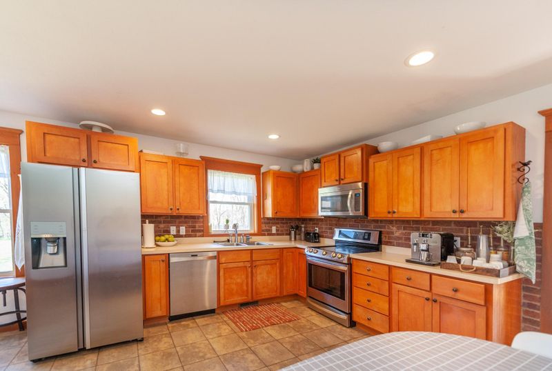 17384 2nd St SW, Cokato, MN 55321