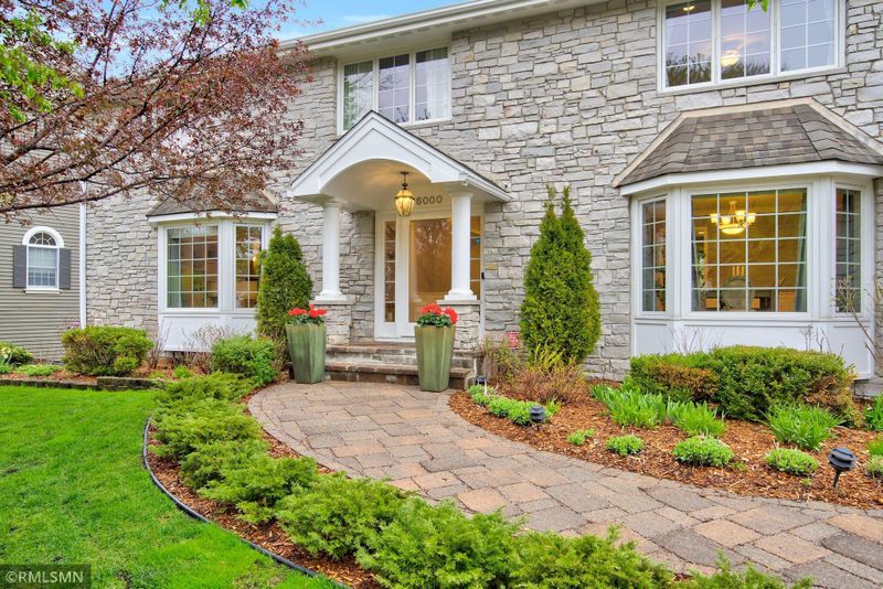 6000 Bonnie Brae Dr, Edina, MN 55439