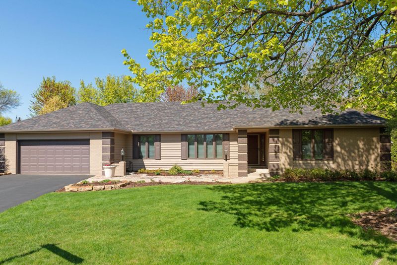 208 Stevens Ct, Burnsville, MN 55306