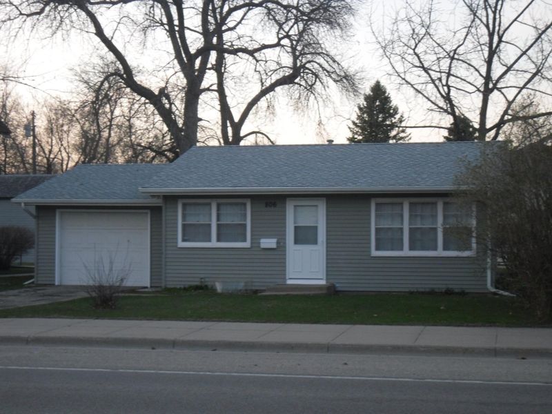 806 Sinclair Lewis Ave, Sauk Centre, MN 56378