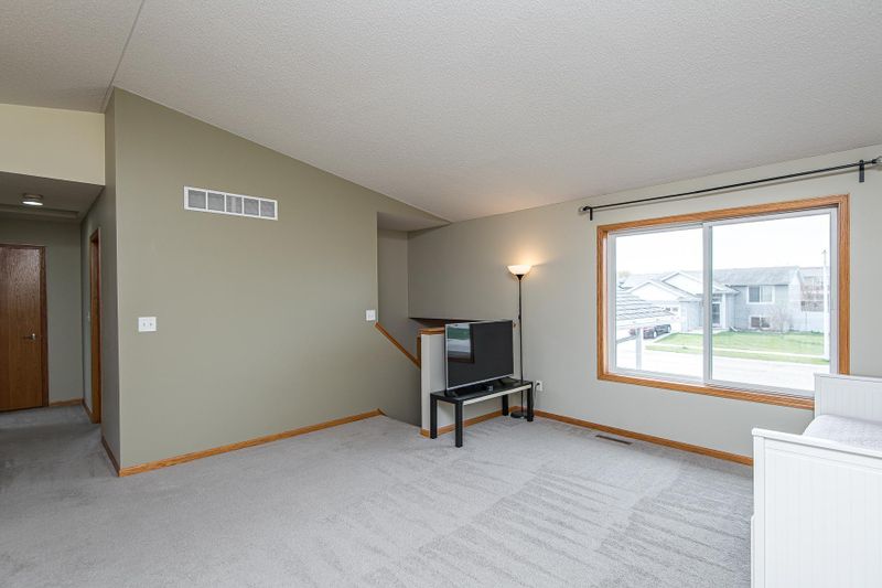 5383 Castleview Dr NW, Rochester, MN 55901