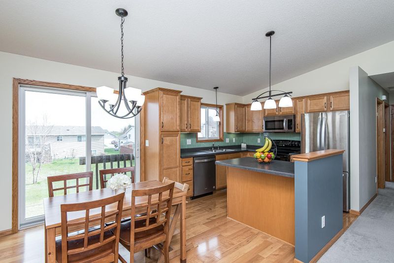 5383 Castleview Dr NW, Rochester, MN 55901